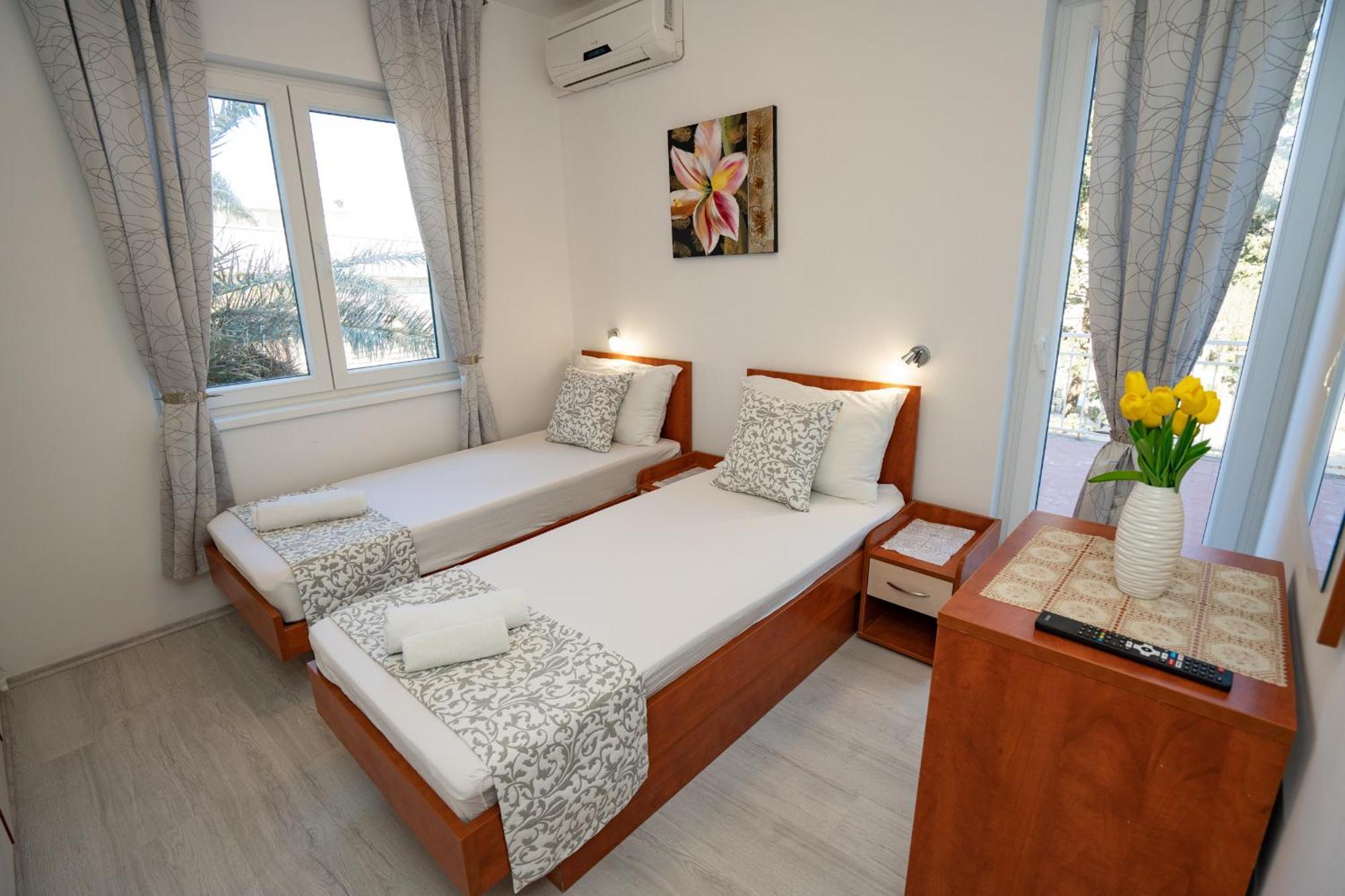 Pool Mansion Magnolia - Comfort Rooms Novalja Kültér fotó
